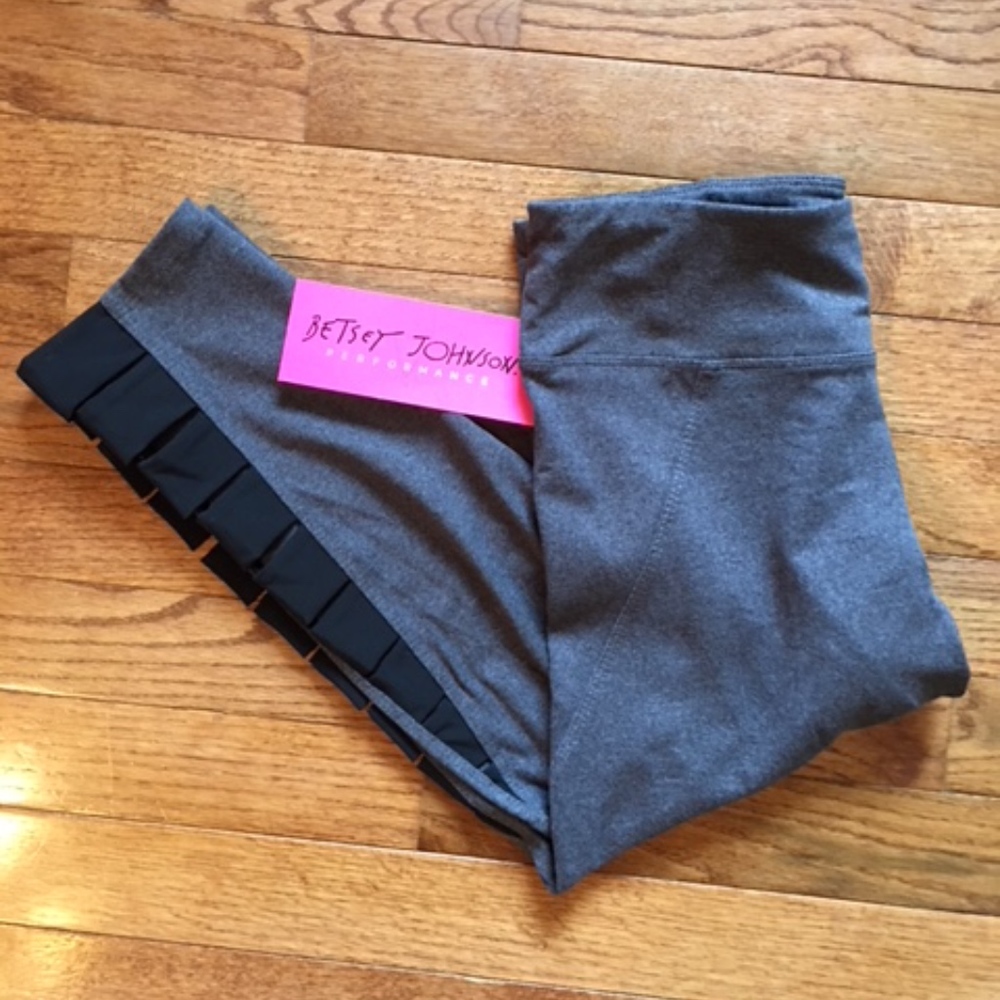 Betsey Johnson Performance Vented Cropped Leggings